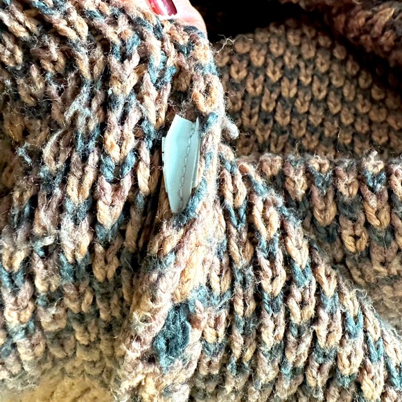 American Eagle Aerie Women’s crew neck leopard print sweater - Picture 3 of 6